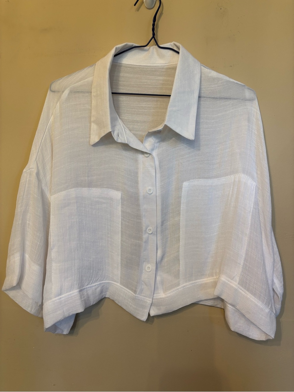 Women’s White Button-Front Lightweight Collared Top